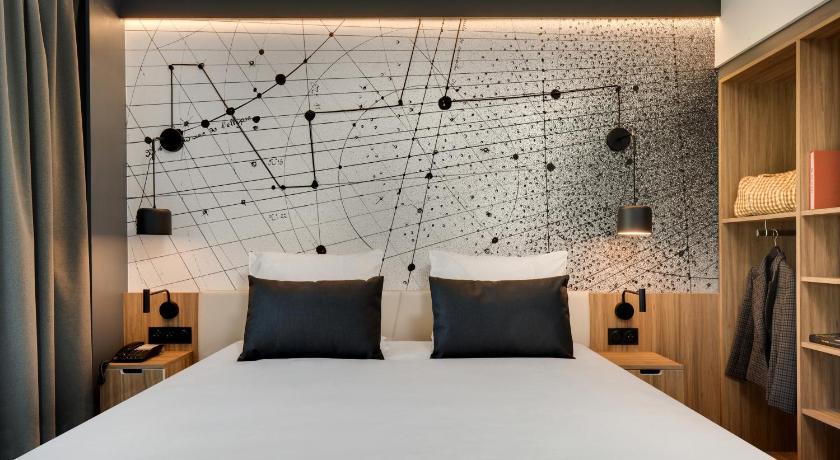Image of Non-Smoking Privilege Suite With A Double Bed and Sofa Bed 6