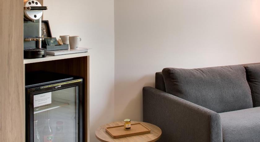 Image of Non-Smoking Privilege Suite With A Double Bed and Sofa Bed 14