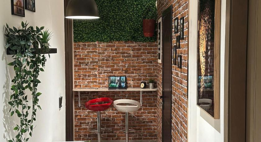 Luxury Hostel Bedspace in Downtown Near Metro - image 2