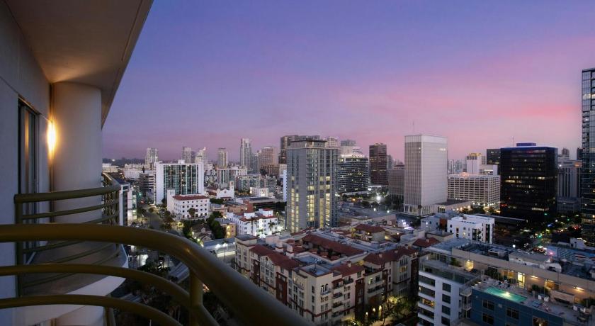 Image of Premium Sunrise View Queen Room - Upper Floor 5
