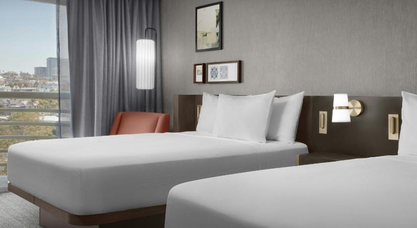 Image of Premium Sunrise View Queen Room - Upper Floor 3