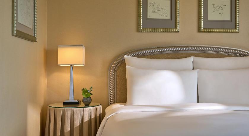 Image of Deluxe Room 12
