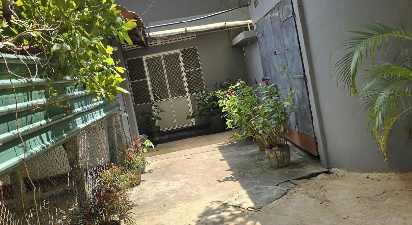 Image of Three-Bedroom House 10