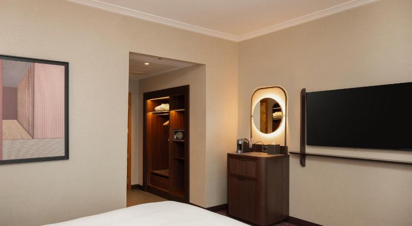 Image of Habitación Executive con cama extragrande (King Executive Room) 8