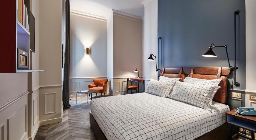 Image of Roomy Room 1