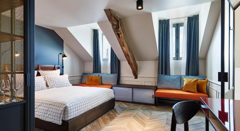 Image of Roomy Room 0