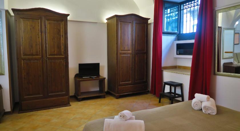 Image of King Studio 6
