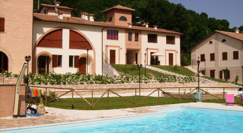 Residence con Piscina Vista Monte Nerone