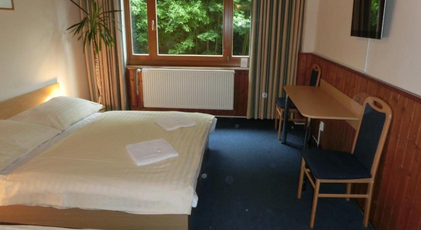 Image of Triple Room 4