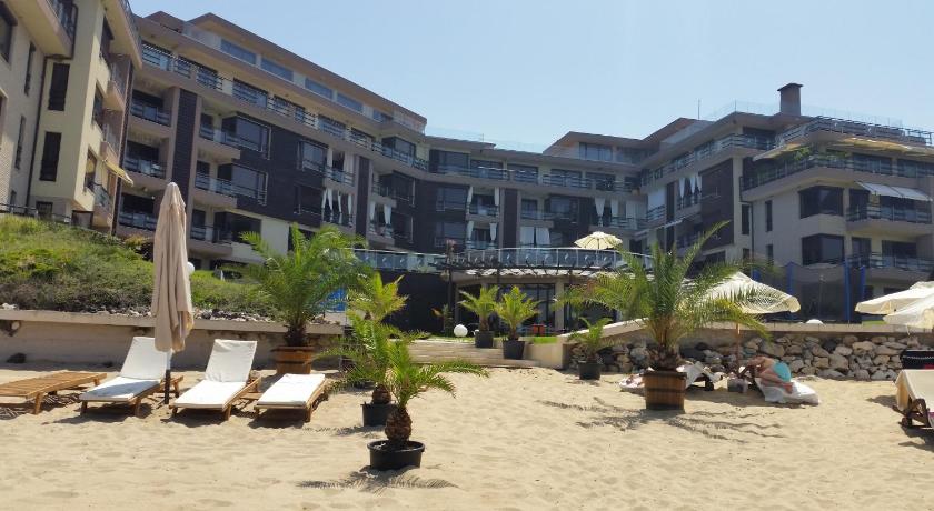 GITEA Sand Lilies Apartments photo