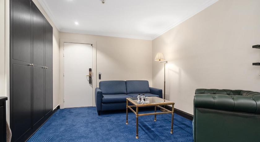 Image of Deluxe King Room 7
