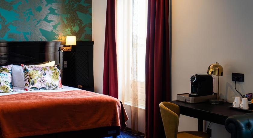 Image of Deluxe King Room 5
