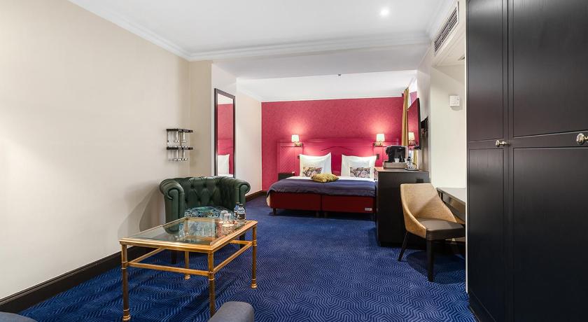 Image of Deluxe King Room 0