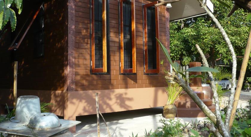 罗勇 บ้านสวนบรรจงอักษร Bansuan Banjong Akkson 酒店 餐厅