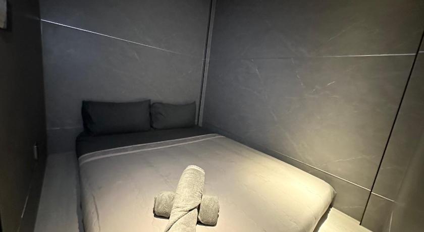 Image of Family Room with Bathroom 4