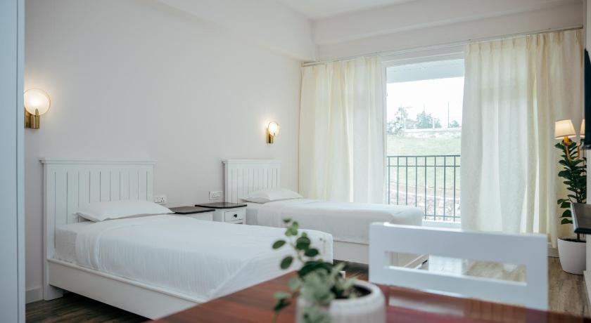 Twin Room with Balcony
