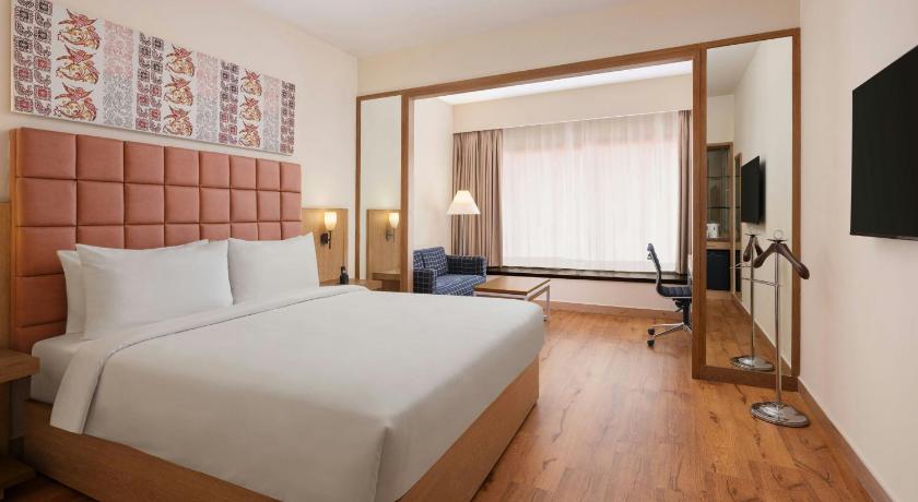Image of Executive King Room with Lounge Access 1