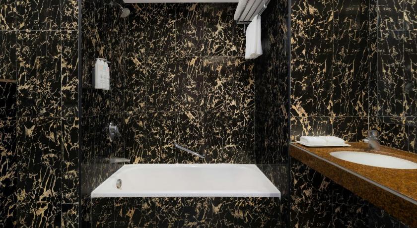 Image of Standard room, Guest room, 1 King 4