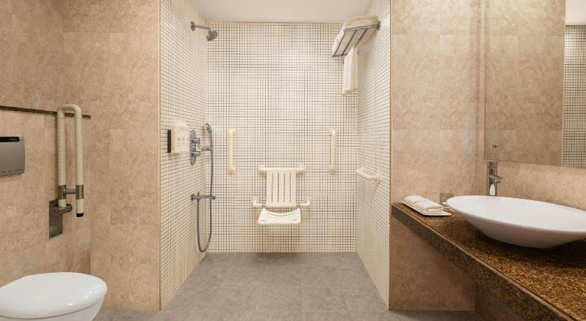 Image of Executive King Room with Lounge Access 5