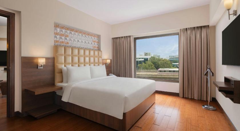 Image of King Suite - Executive Lounge Access 0