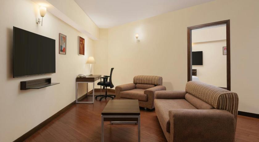 Image of King Suite - Executive Lounge Access 3