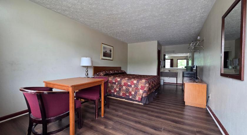 Deerfield Lodge - image 9