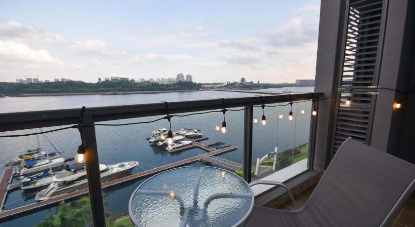 Johor Bahru R&F Seaview Sunrise Suite | 6 Pax【Arcade Game】 4-Star Guesthouse pool