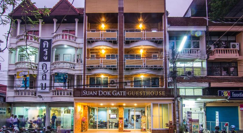 Suan Dok Gate Guesthouse photo