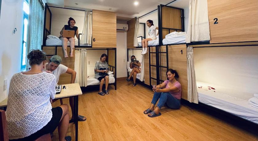 Image of Bed in 6-Bed Female Dormitory Room 1