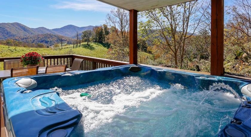 마스 힐 (NC) CL to DT Asheville, Hot Tub, Pool Table 4성급 숙소 로비