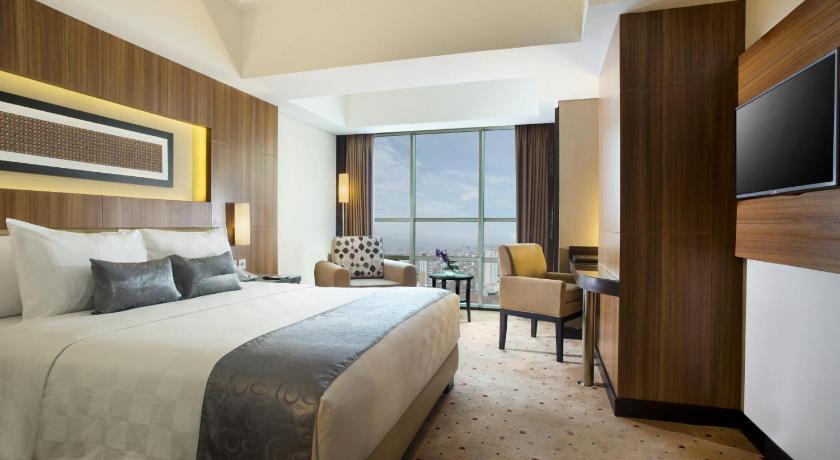 Foto Suite - 1 King 2 Singles, Nonsmoking, Premier Room, Two Bedrooms, City View, Bathtub And Shower 1