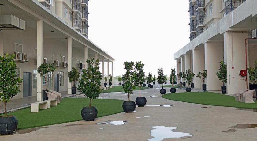 Kota Bharu Sr@Sireh Residence 2-Star Guesthouse pool