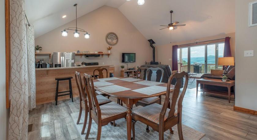 ライリー・ビル Sunset Cabin Privacy, Views, HotTub, Firepit, BBQ, Pets 3つ星 宿泊施設 ロビー