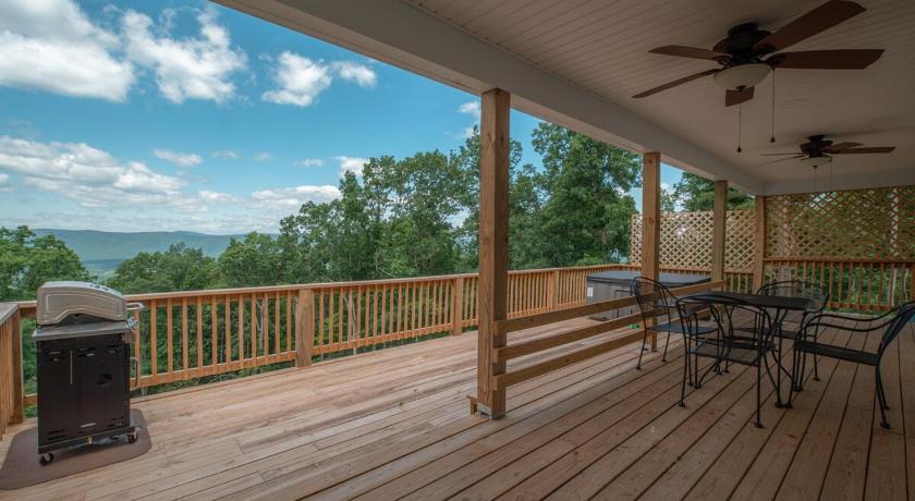 ライリー・ビル Sunset Cabin Privacy, Views, HotTub, Firepit, BBQ, Pets 3つ星 宿泊施設 ロビー
