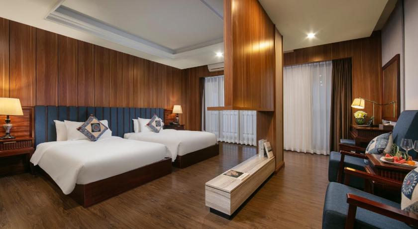 Image of Grand Mountain View King 12