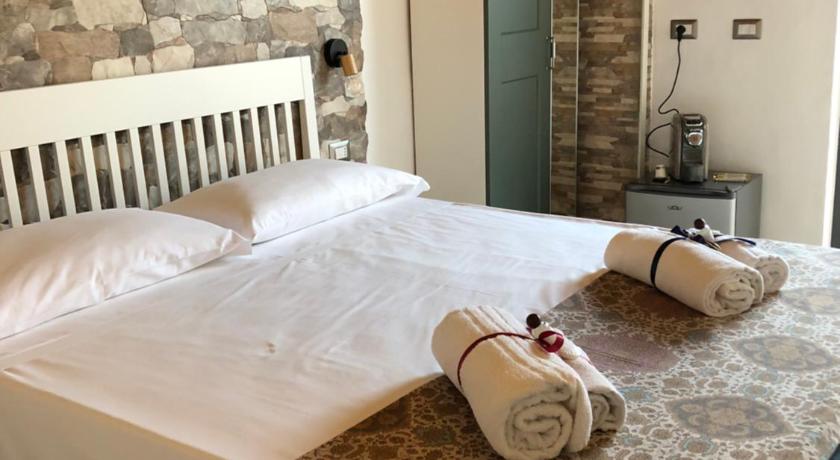 Almayer Scauri Mare