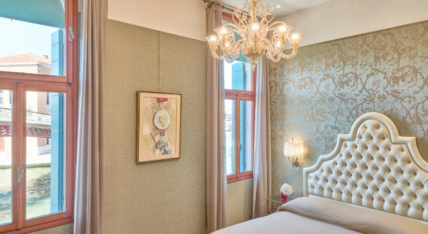 Image of Habitación Deluxe con cama doble o 2 camas y vistas al Gran Canal (Deluxe Grand Canal View Room with Double or Twin Bed) 7