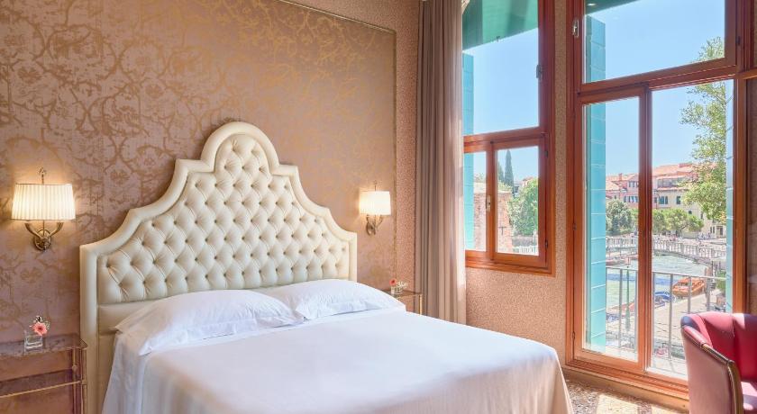 Image of Habitación doble Deluxe con vistas al canal Nuovo Small (Deluxe Rio Novo Small Canal View Double or Twin Room) 4