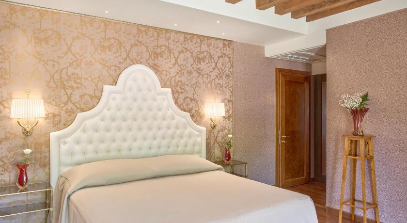 Image of Habitación doble Deluxe con vistas al canal Nuovo Small (Deluxe Rio Novo Small Canal View Double or Twin Room) 10