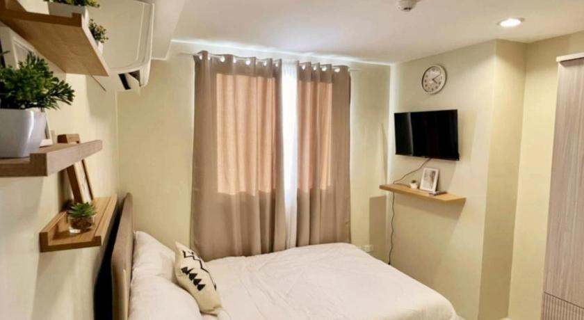 Warm and Cozy Studio with Balcony - image 5