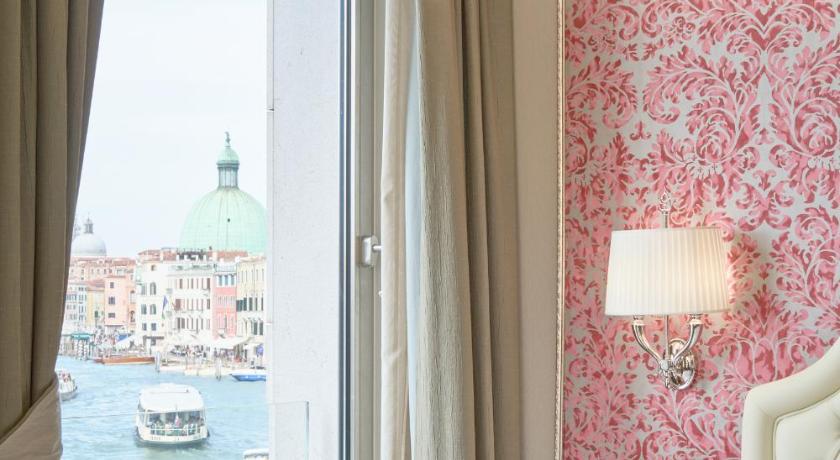 Image of Habitación Deluxe con cama doble o 2 camas y vistas al Gran Canal (Deluxe Grand Canal View Room with Double or Twin Bed) 8