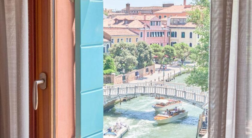 Image of Habitación Doble Deluxe con vistas al canal y desayuno completo - 1 o 2 camas (Deluxe Double or Twin Room with Canal View with Full Breakfast) 15