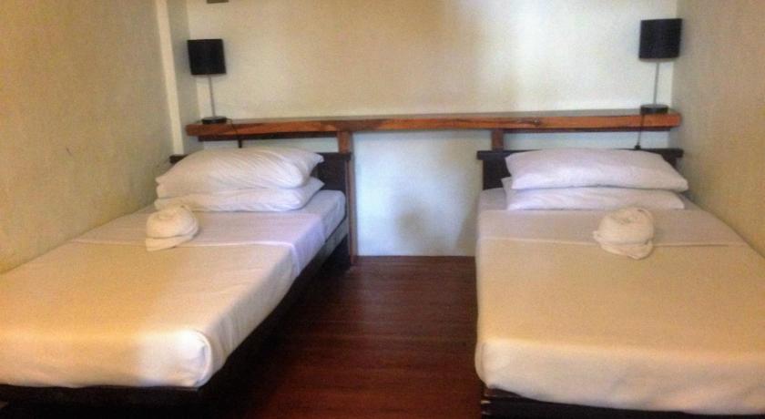 Image of Cottage Room with 2 Single Beds 16