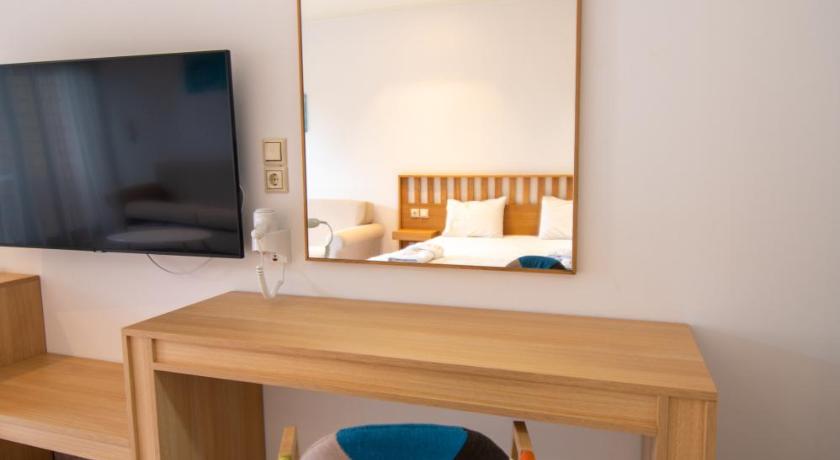 Image of Quadruple Room with Garden View 10