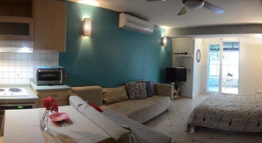 Cozy Beachfront Studio photo