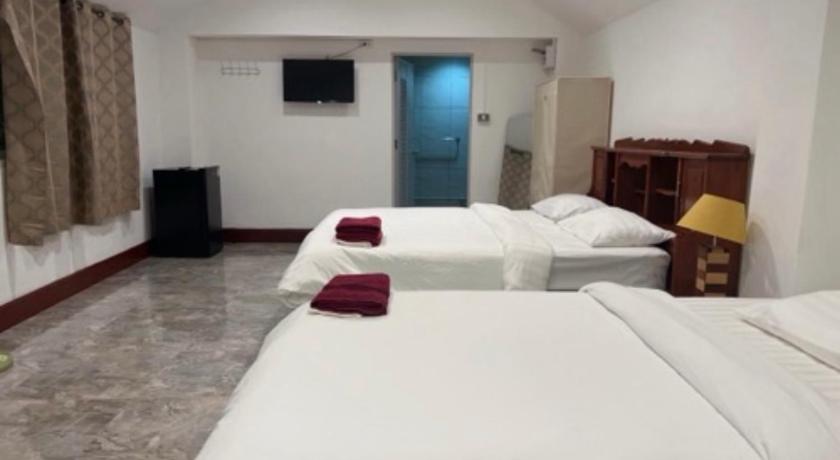 クチナライ AJ Pizza and Steakhouse 4つ星 ゲストハウス プール