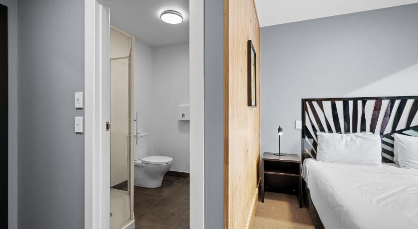 Image of Double Annex 9