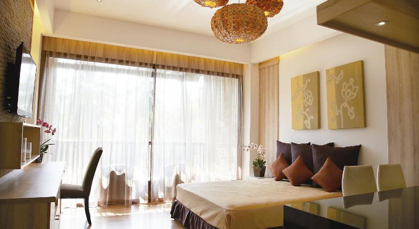 Image of Junior Suite with Jacuzzi 3