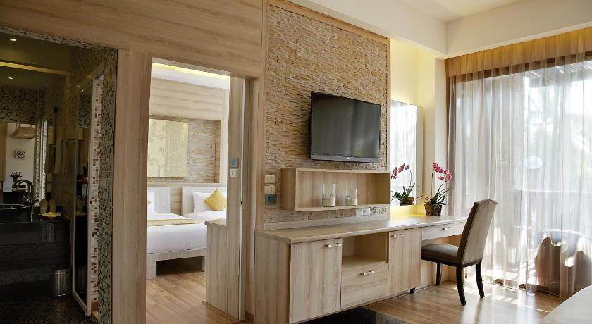 Image of Junior Suite with Jacuzzi 4