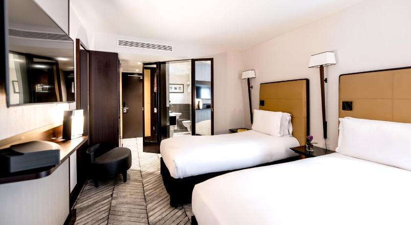 Image of Luxury Room Twin Bed 1